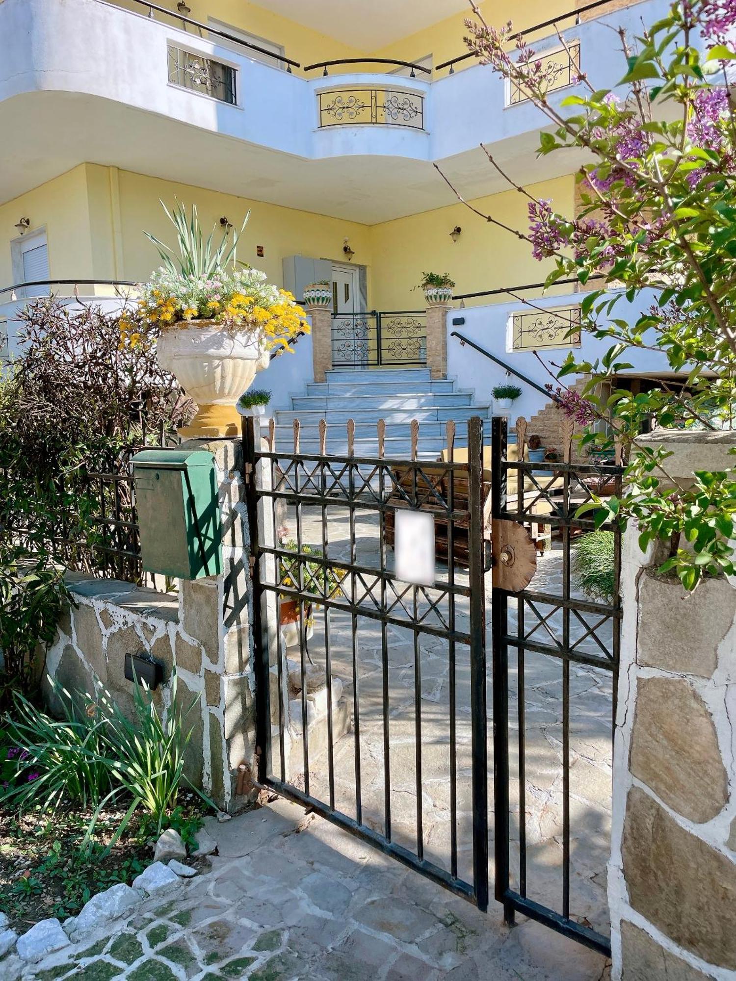 Garden House Apartment *