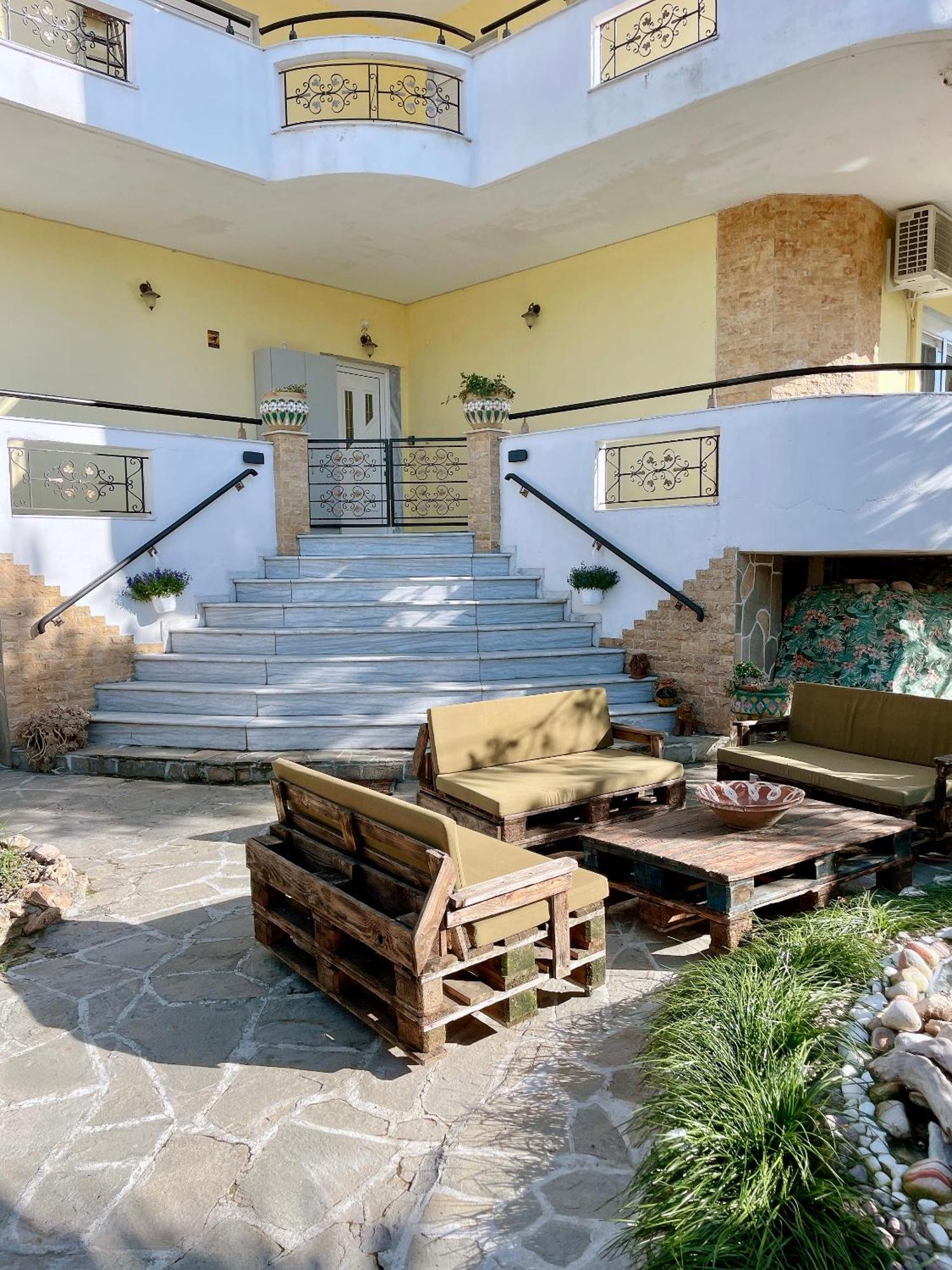 Apartment Garden House Nea Karvali